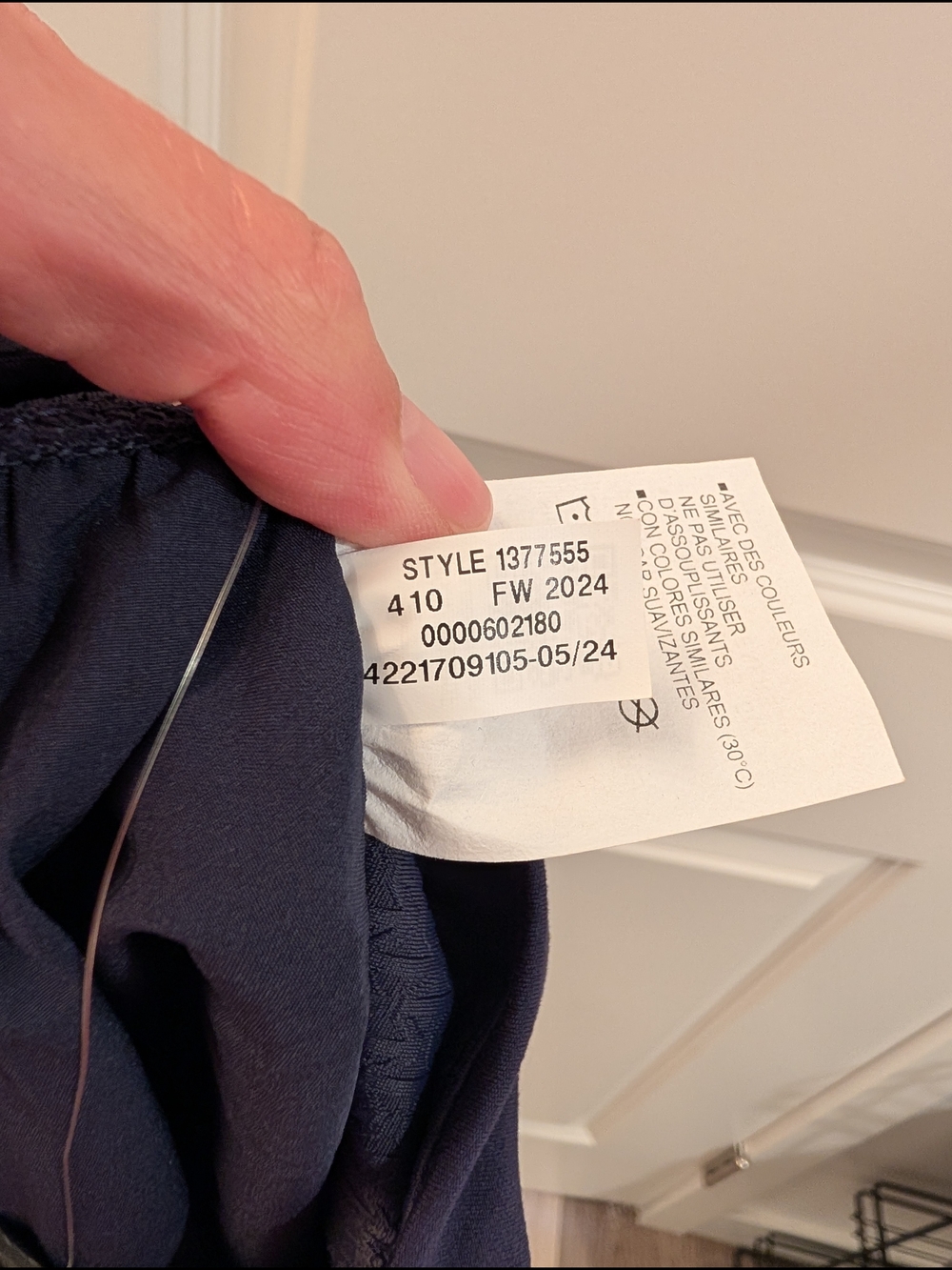 NWT Women's Under Armour Navy Athletic Shorts (Unlined) - Picture 7 of 10